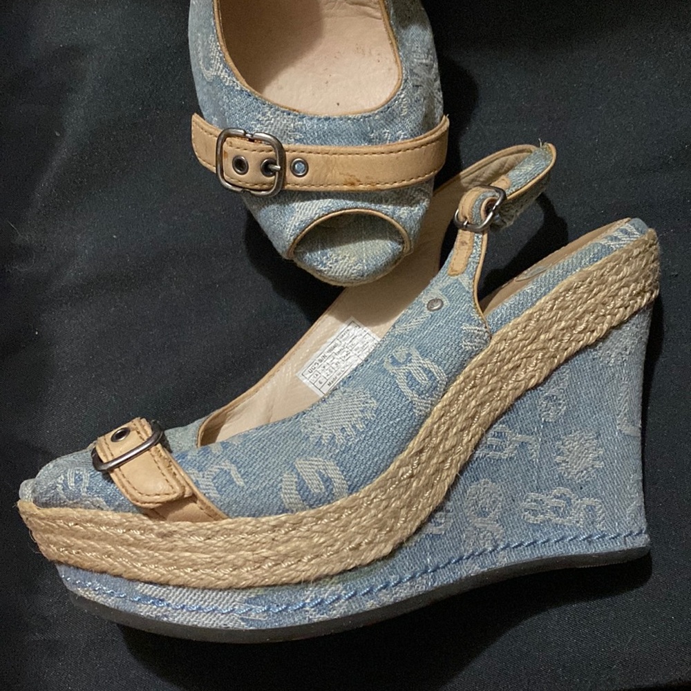 Ugg signature logos wedges - size 6